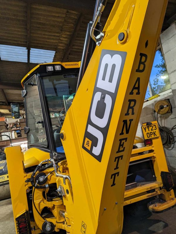 jcb plant hire vinyl lettering